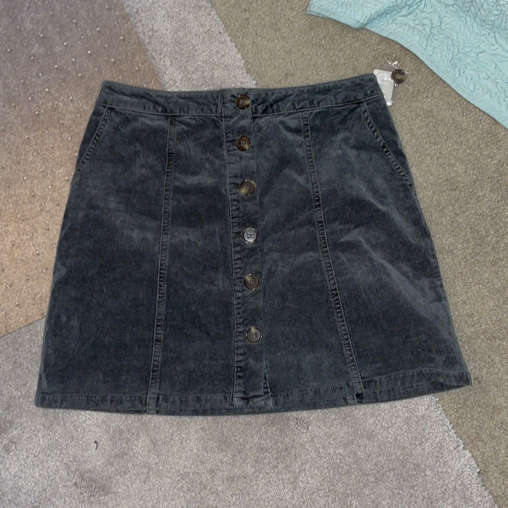 green skirt, NEVER worn, good length